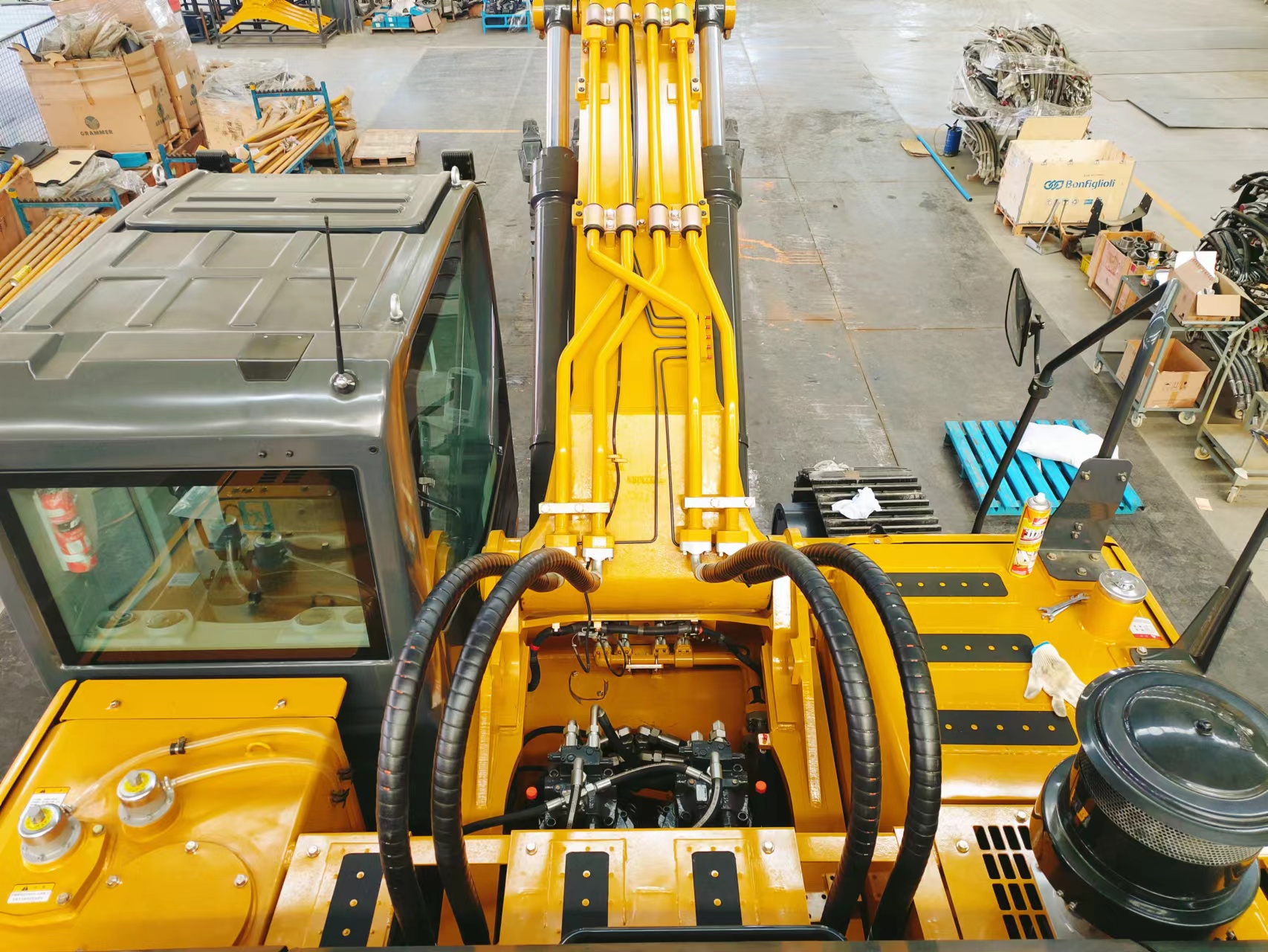 250kW large excavator