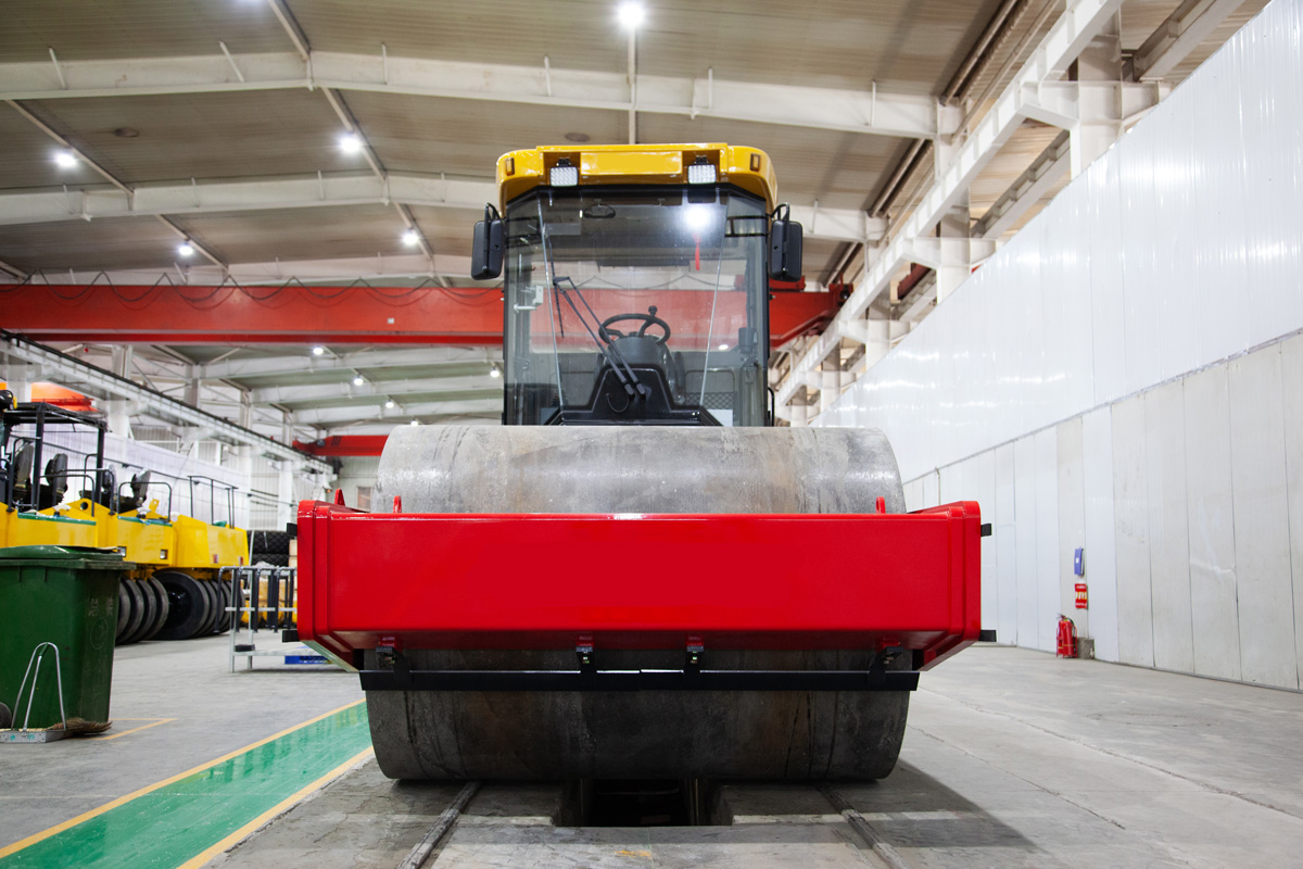 184HP Weichai roller