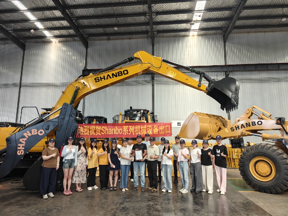 Armenian Agent Visits Construction Machinery Factory to Sign Regional Exclusive Agency Agreement